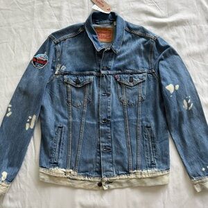NWT Levi’s Large Trucker Denim Jacket with 2018 All Star Game Patch